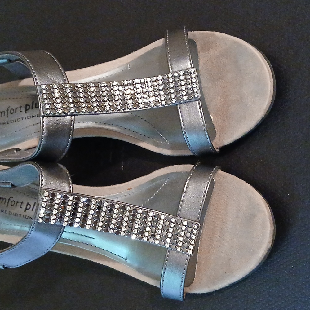 NEW Predictions Comfort Plus Silver-Pewter-Size 6W Beautiful Sparkly Accents
